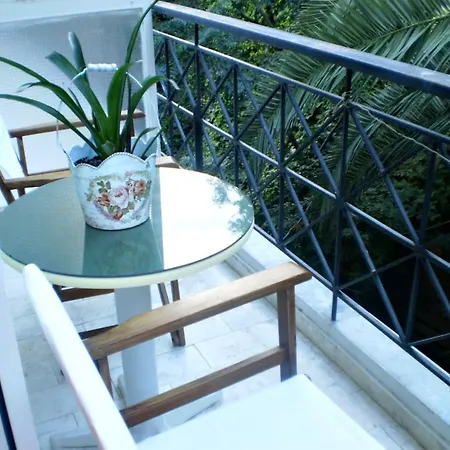 Anthemio 4* لوتراكي