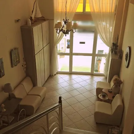 Ξενοδοχείο με διαμερίσματα ανθέμιο Λουτράκι