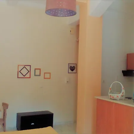 Anthemio 4* لوتراكي