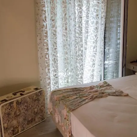 Anthemio 4* لوتراكي